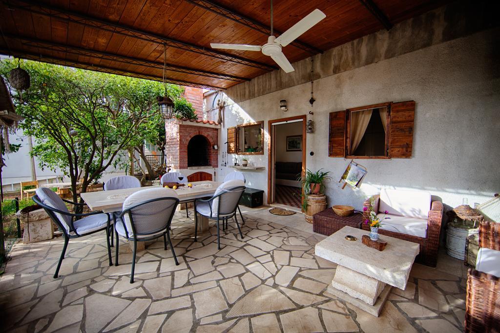 Villa Kamenica Komiža Rum bild